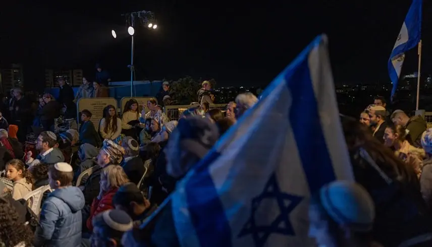 إسرائيليون يعبرون الحدود إلى غزة مطالبين بإعادة احتلال القطاع