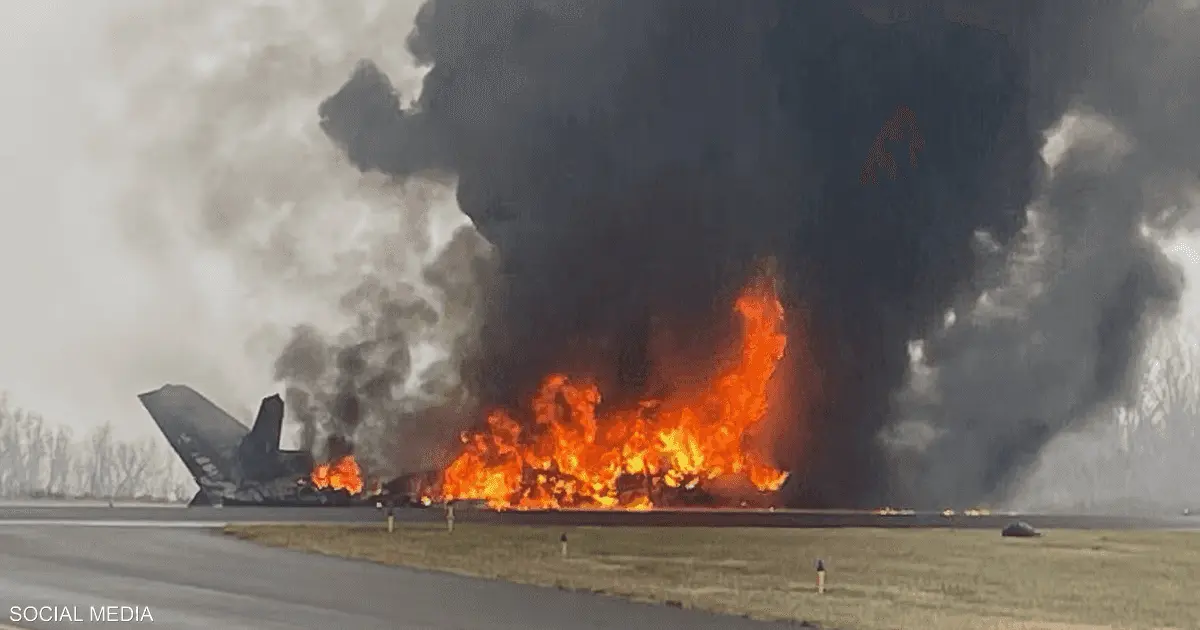 فيديو.. قتلى بعد تحطم طائرة أثناء هبوطها في مطار أميركي