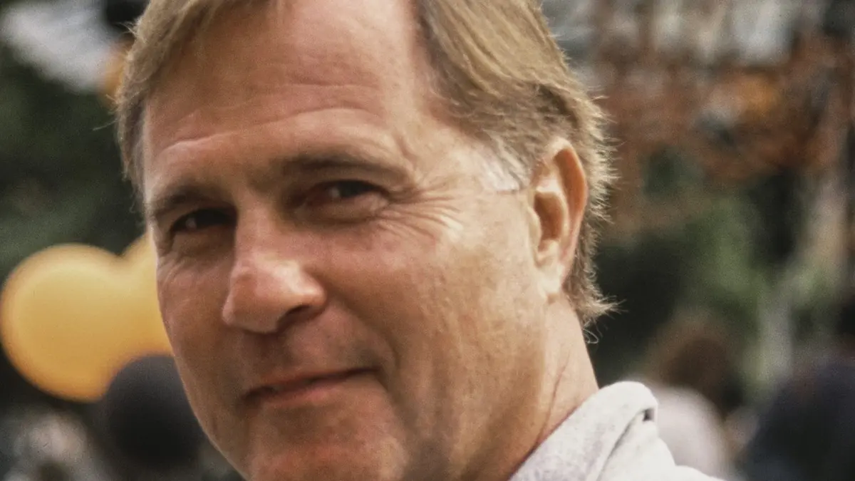 وفاة الممثل الأمريكي غيل جيرارد عن عمر ناهز 82 عامًا