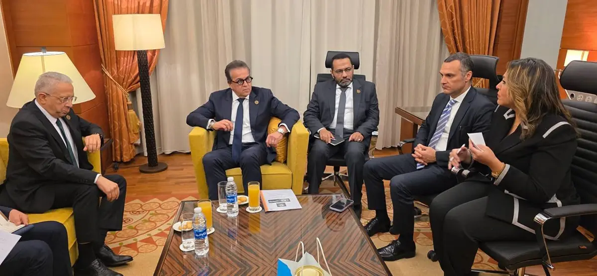 وزير الصحة يلتقي نظيره التونسي لبحث تعزيز التعاون في القطاع الصحي