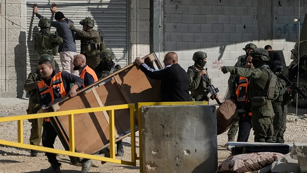 مستوطنون إسرائيليون يدهسون شابًا فلسطينيا في نابلس.. العنف يتصاعد في الضفة الغربية