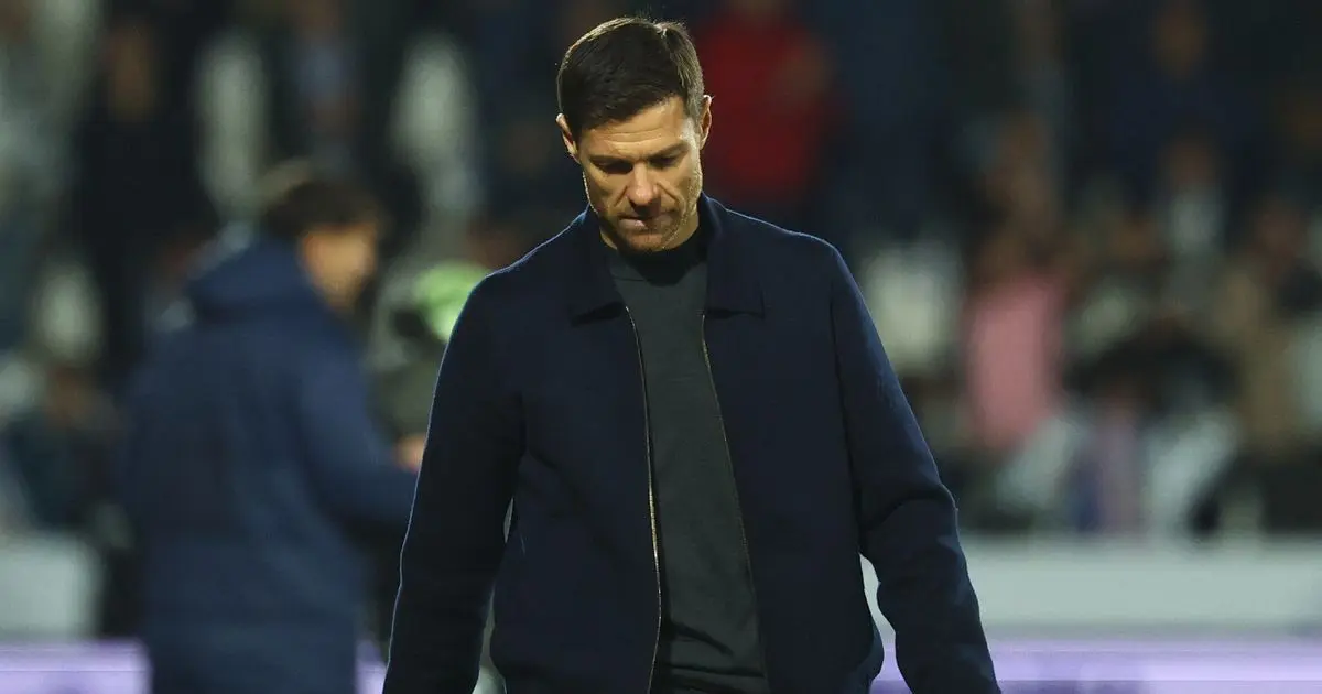 هل يخشى تشابي ألونسو مصير بيرند شوستر بعد مواجهة ريال مدريد وإشبيلية؟