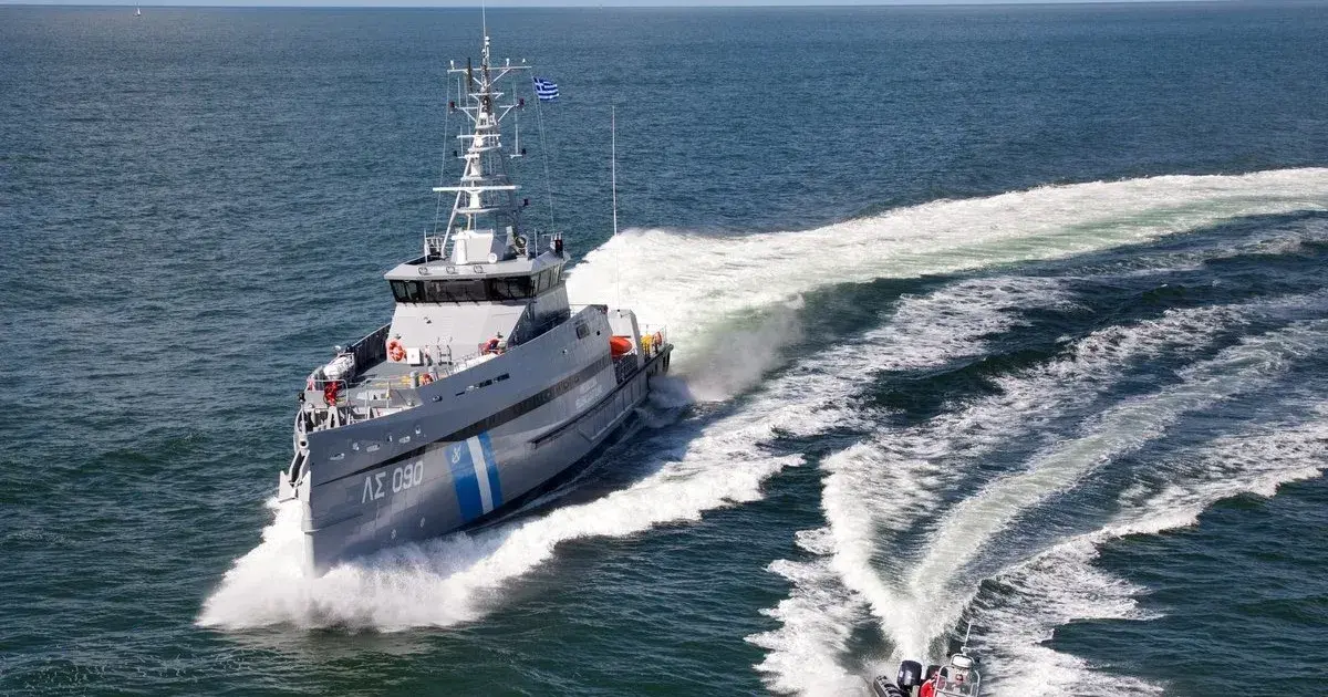 اليونان.. إنقاذ 545 مهاجراً على قارب صيد قبالة في البحر المتوسط