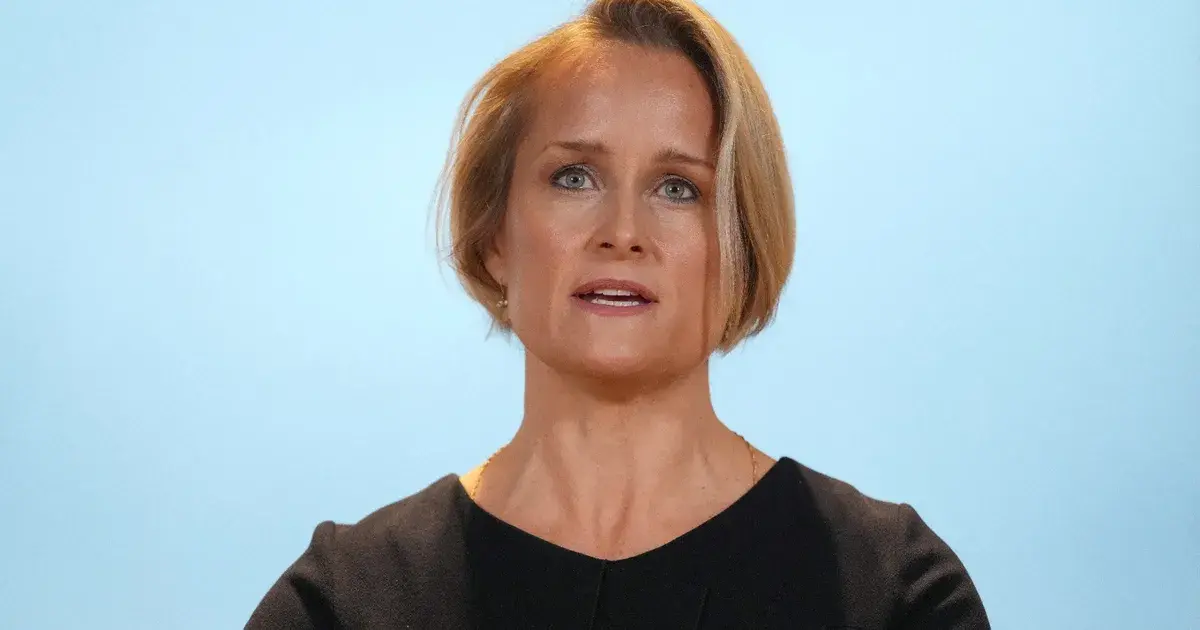 روسيا تعلن عن اتصال هاتفي "مطول" بين ناريشكين ورئيسة الاستخبارات البريطانية