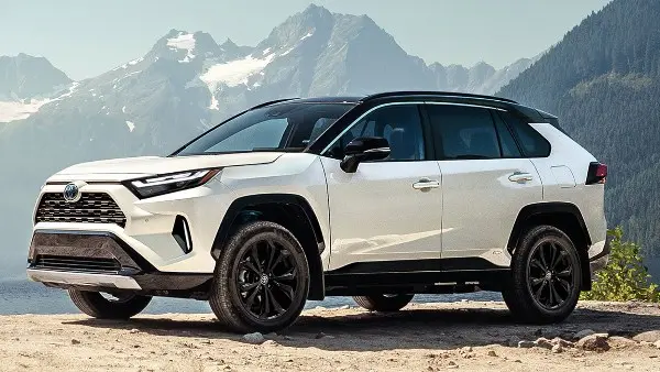 أدلة تشير إلى فشل تويوتا في إصلاح مشكلة سيارة RAV4 الهجينة باهظة الثمن