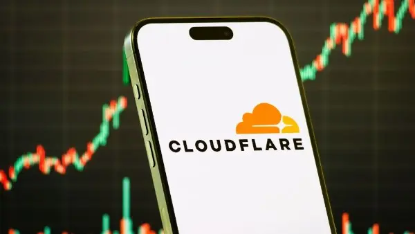 عندما ينهار العملاق يتوقف الإنترنت.. ماذا يحدث عند تعطل Cloudflare؟