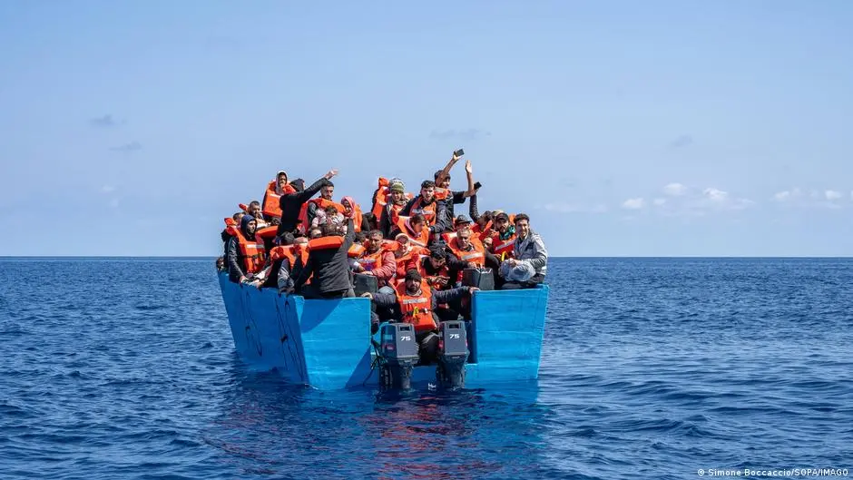 عملية إنقاذ كبيرة لمئات المهاجرين قبالة سواحل اليونان