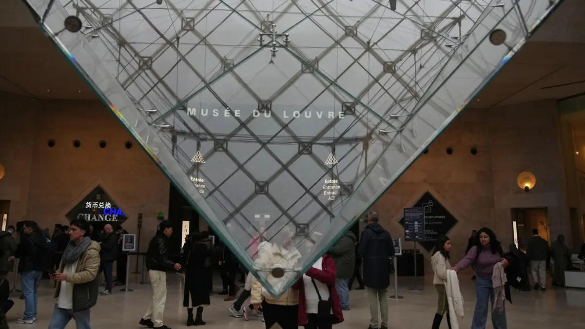 فرنسا: موظفو اللوفر يقررون إلغاء الإضراب والمتحف يعيد فتح أبوابه "بشكل اعتيادي"