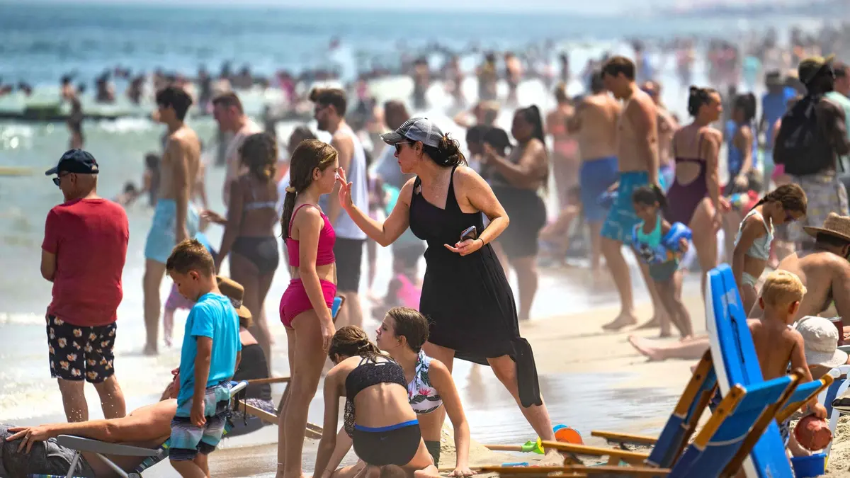 الغذاء والدواء تقترح إضافة مكوّن جديد إلى واقيات الشمس!