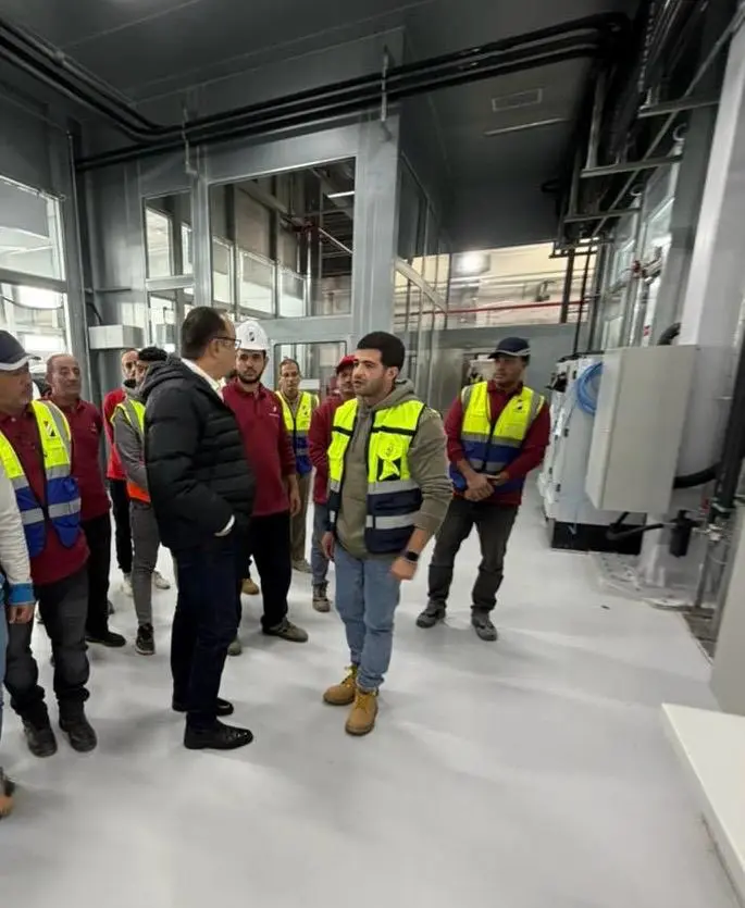 وزير قطاع الأعمال يتفقد مصانع النصر للسيارات - أموال الغد