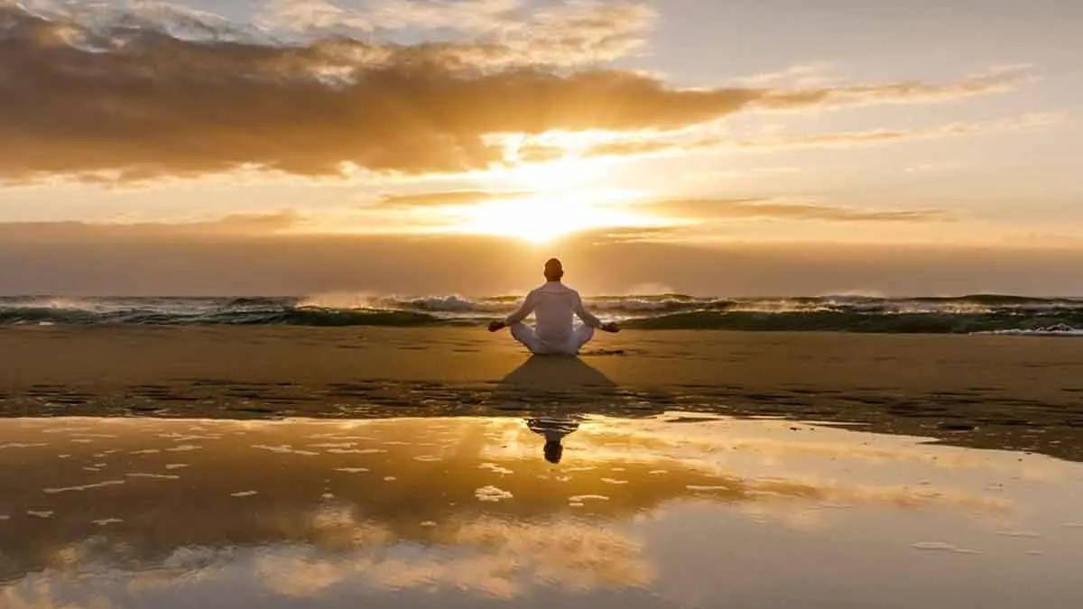 ممارسة هذا التمرين في الصباح لمدة دقيقتين ستجعل يومك أفضل