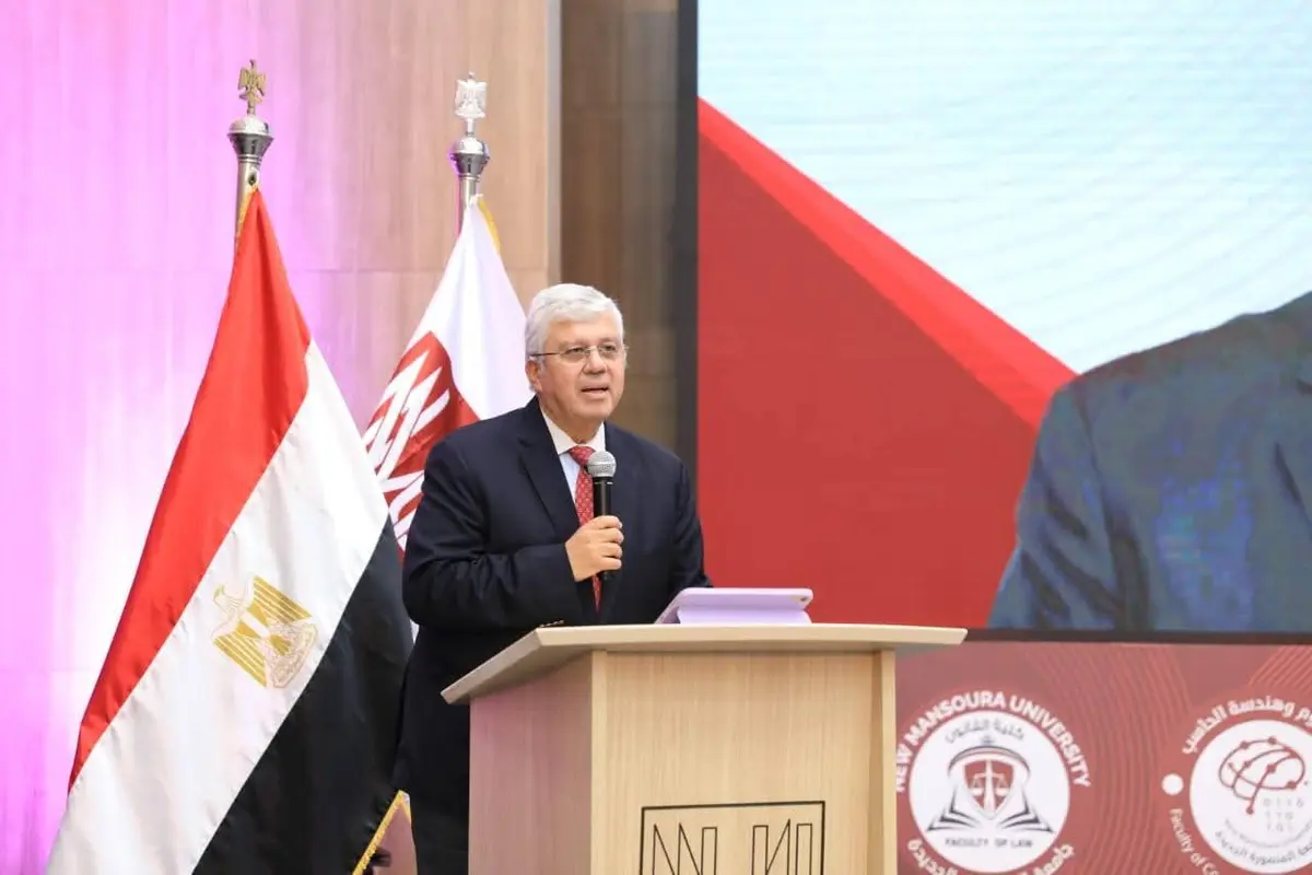 وزير التعليم العالي ومحافظ الدقهلية يشهدان حفل تخريج أول دفعة من خريجي جامعة المنصورة الجديدة الأهلية - أموال الغد