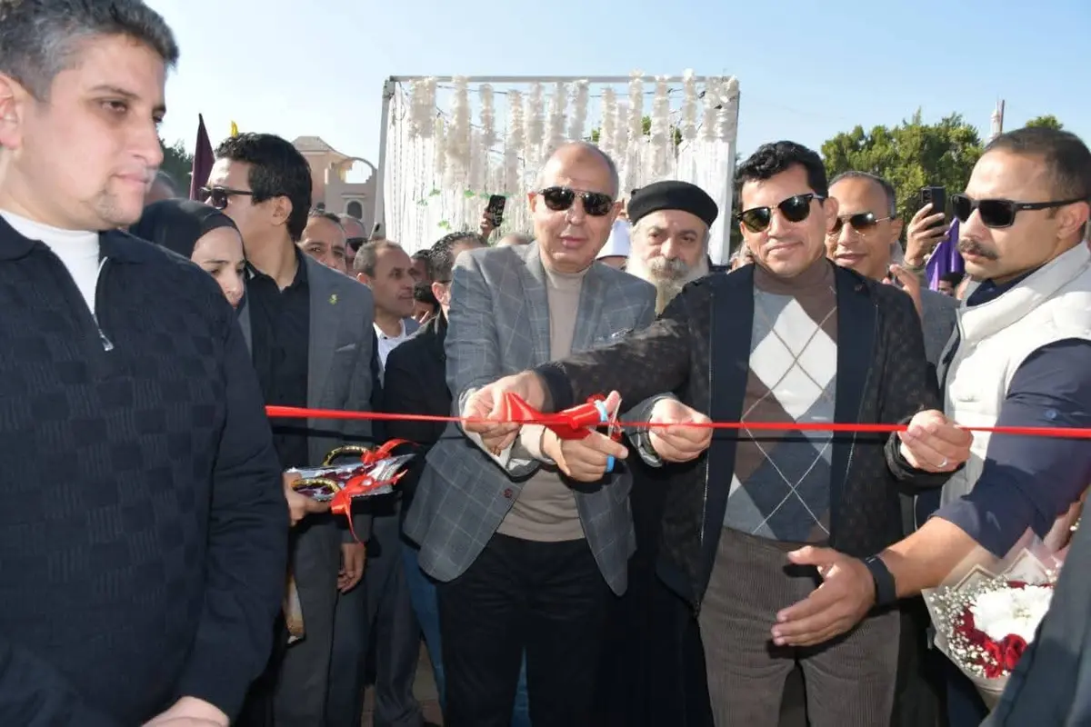 وزير الشباب ومحافظ المنيا يفتتحان ملعب قانوني بمركز شباب البرشا بملوي - أموال الغد