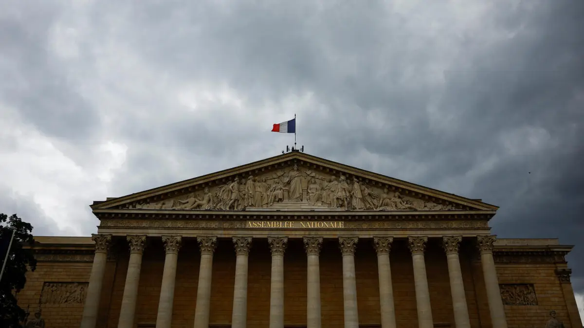 فرنسا: بعد فشل اعتماد ميزانية 2026... الحكومة تتجه نحو قانون خاص