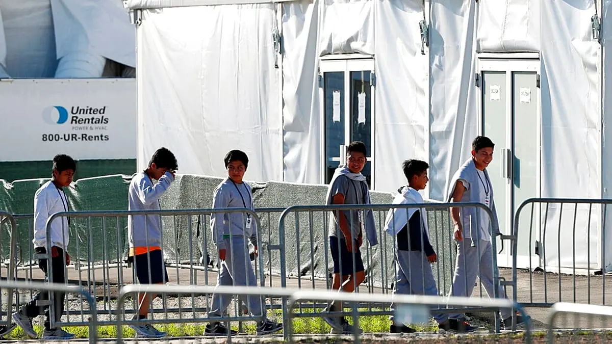 بين الاحتجاز والترحيل: وثيقة تكشف ما يواجهه أطفال مهاجرون عند دخول أميركا