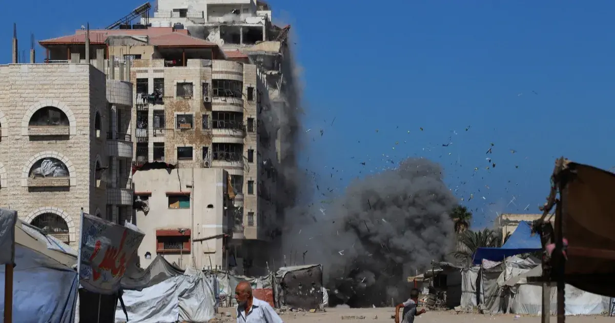 قصف إسرائيلي يستهدف مدرسة تؤوي نازحين ويقتل 6 فلسطينيين في مدينة غزة