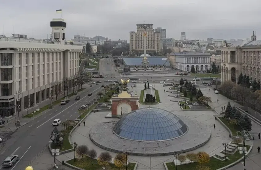 بعد النفي.. شرطة كييف تعترف بظهور علم روسيا فوق المدينة (فيديو)