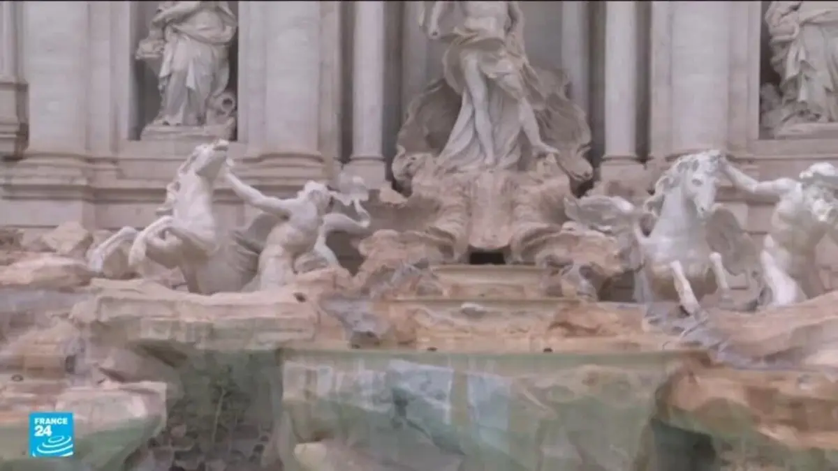 ابتداء من فبراير.. السيلفي أمام نافورة تريفي في روما لن يكون مجانيا