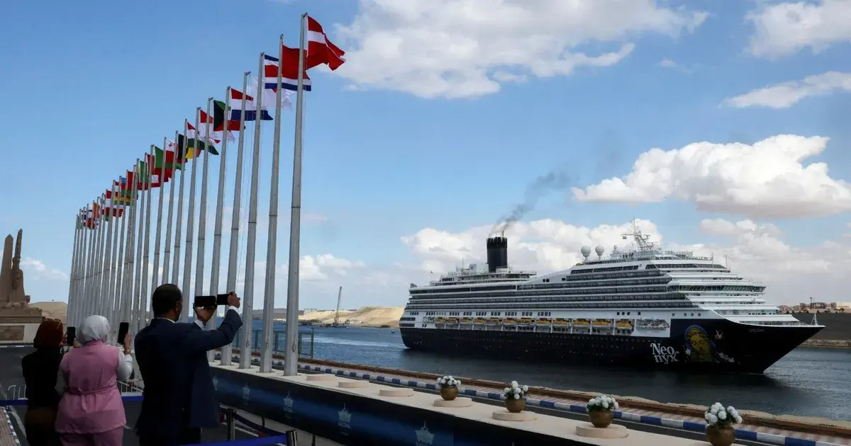 بعد تعطّل عامين.. ما خطط شركات الشحن البحري للعودة إلى قناة السويس؟