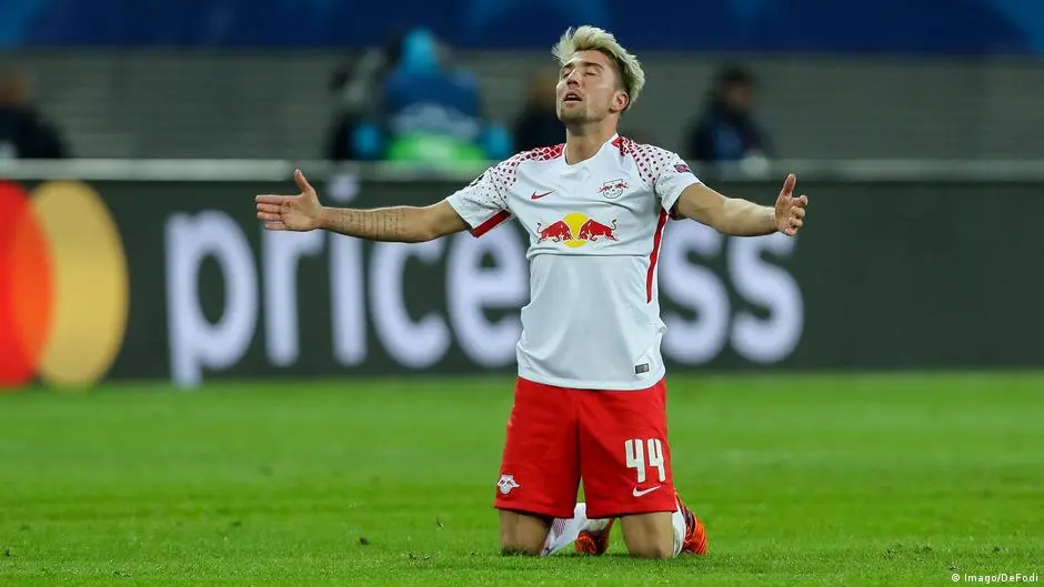 حزن يكسر قلب القائد .. كامبل يودّع الملاعب بعد وفاة شقيقه