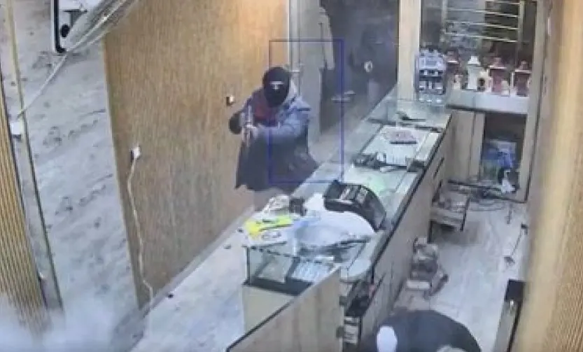 جريمة قتل تهز مدينة حلب: مقتل شقيقين في عملية سطو مسلح على محل لبيع الذهب