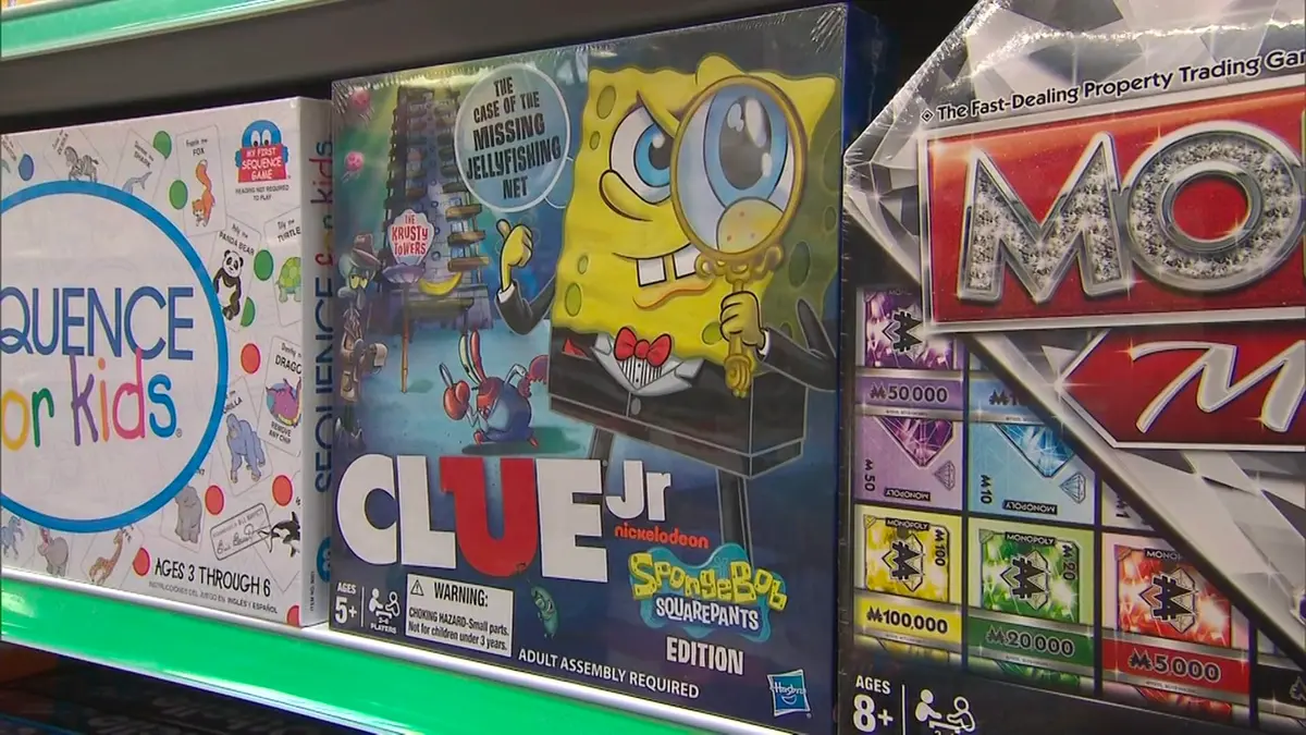 مع اقتراب موسم الأعياد.. ما الهدايا التي يجب تجنّب تقديمها للأطفال الصغار؟