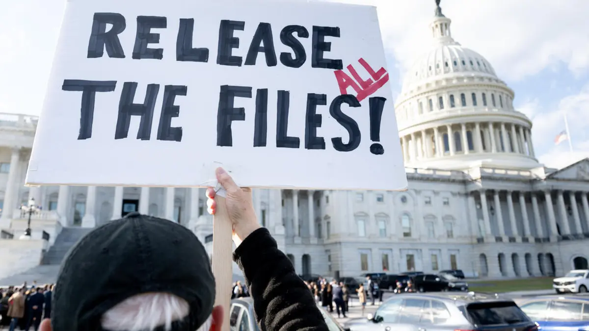 قضية إبستين: ضحايا ونواب يوجهون انتقادات حادة للإدارة الأمريكية بسبب نشر جزئي ومنقح للملفات