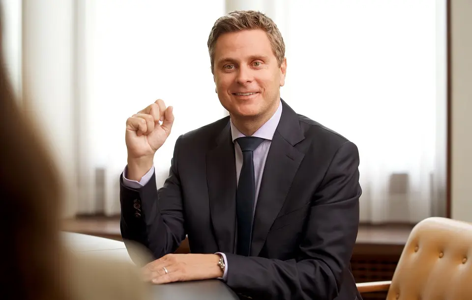 الرئيس التنفيذي لـ«روش» يُشير إلى ارتفاع أسعار الأدوية في سويسرا بعد الاتفاق مع الولايات المتحدة