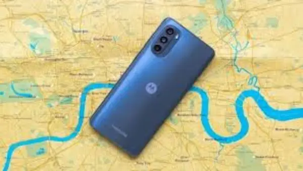 لعشاق الساحرة المستديرة.. موتورولا تكشف عن إصدار "FIFA" الخاص من هاتف Razr بتصميم رياضي فاخر