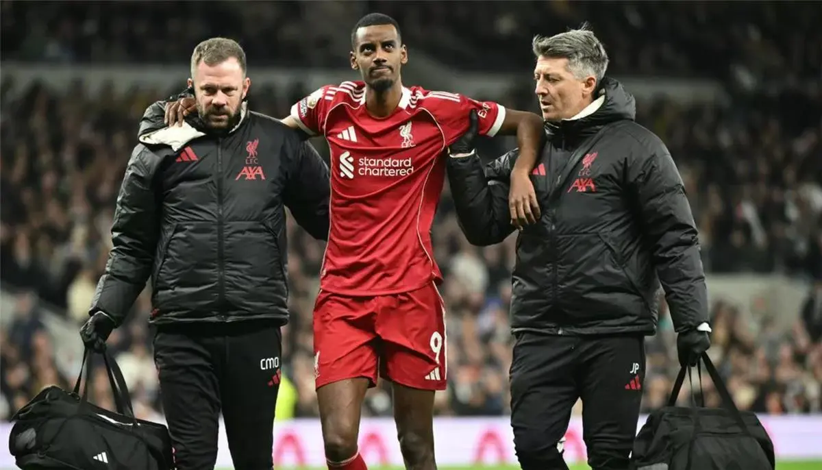 إيزاك يثير مخاوف ليفربول والسويد بشأن مدة غيابه