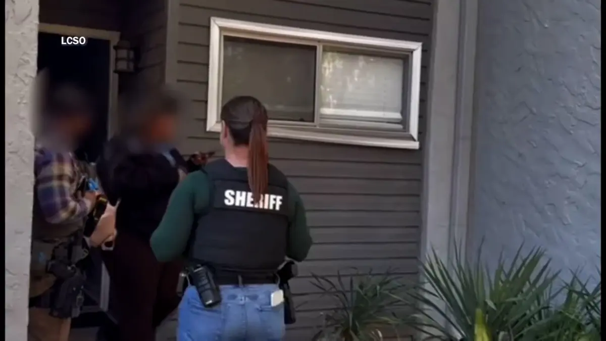 العثور على 43 طفلاً مفقودًا خلال عملية مداهمة.. وهذا ما يواجهه الجناة