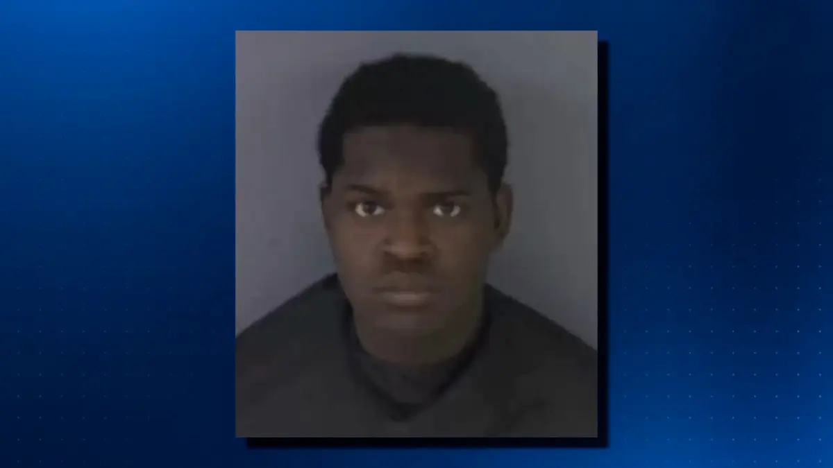 زوجته تشاجرت مع الضحيتين.. رجل يطلق النار 30 مرة على شابتين فيقتلهما