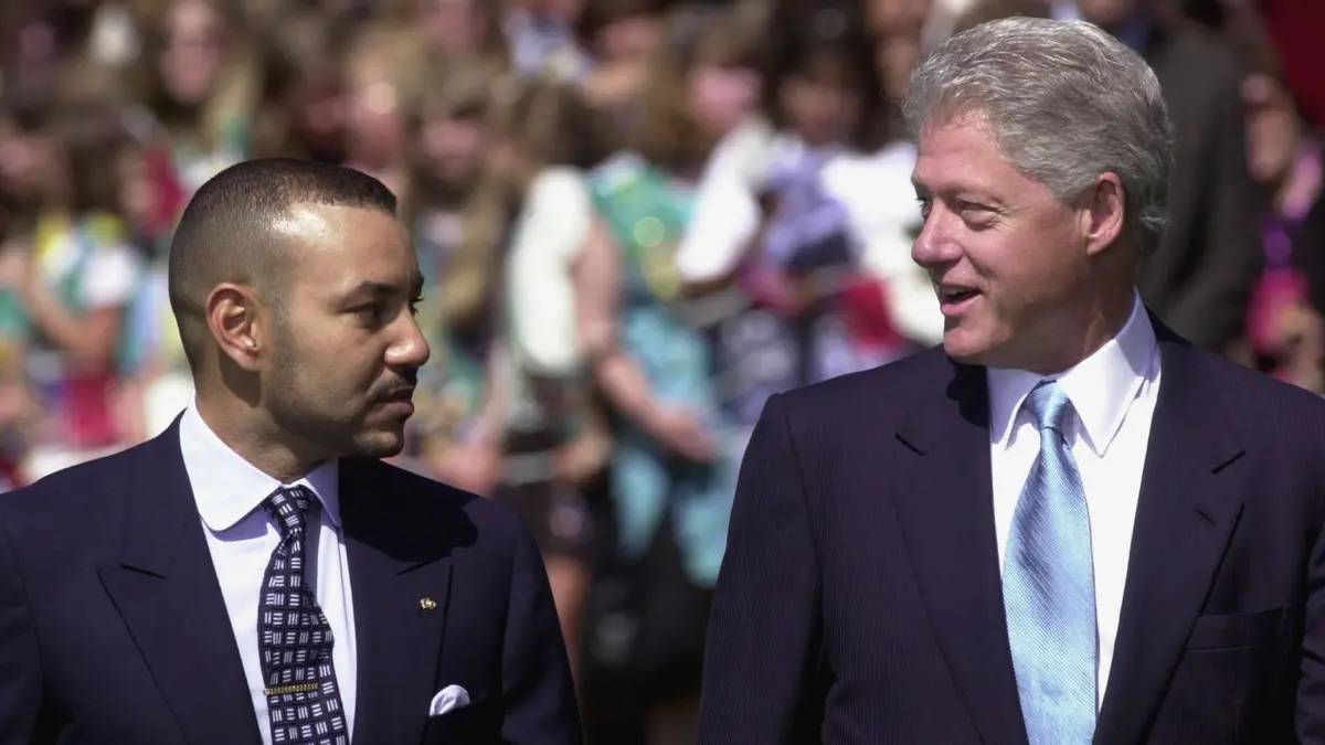 المغرب.. مصادر: صور تظهر إبستين بحفل زواج الملك برفقة كلينتون