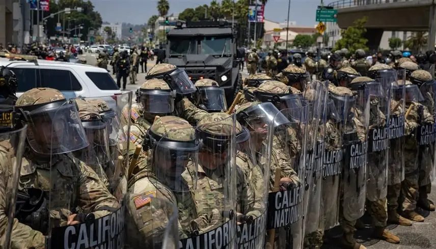 ترامب يوسع حرب الهجرة ويعسكر الأحياء الأمريكية