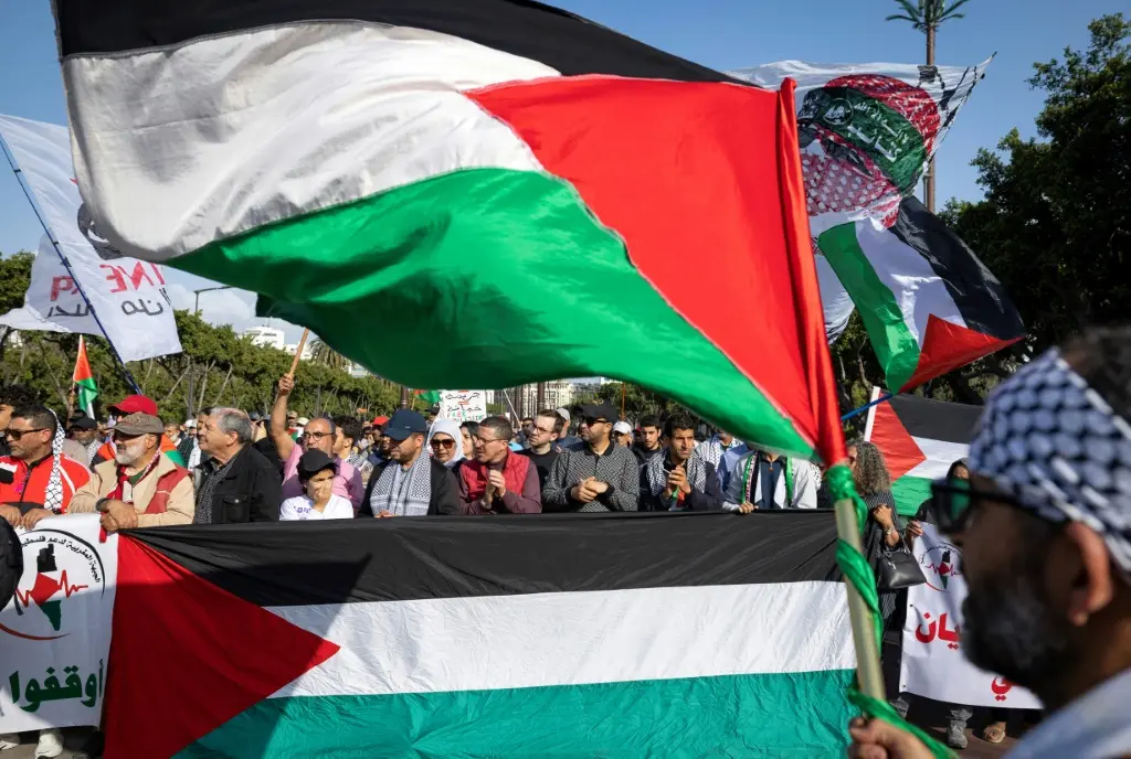 آلاف المغاربة يتظاهرون نصرة لفلسطين ورفضا للتطبيع مع إسرائيل