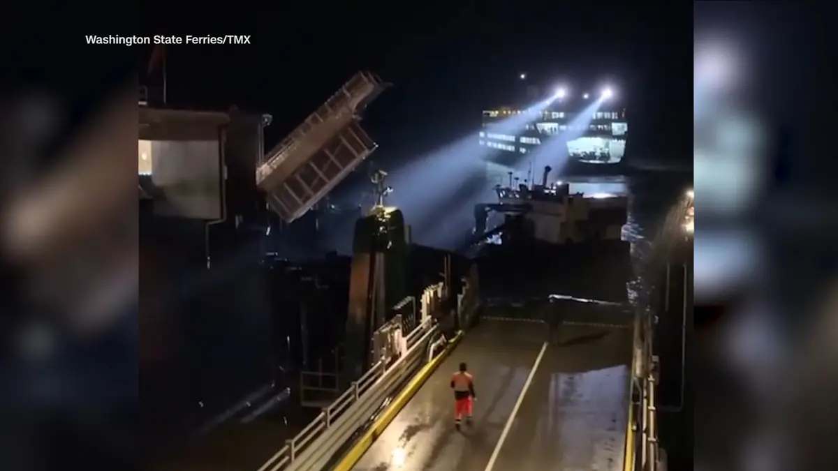 كاميرا ترصد مشهدًا مرعبًا.. سفينة أشباح في مياه ولاية واشنطن ولا طاقم على متنها