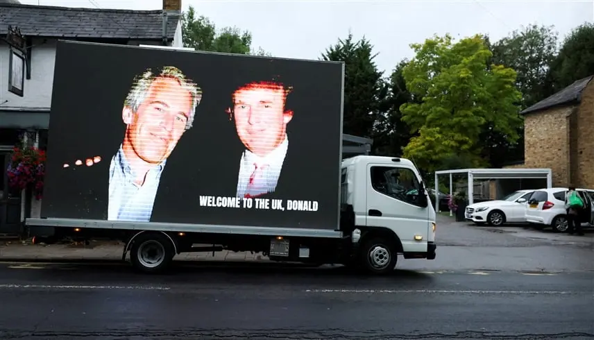 ما هي صورة ترامب المحذوفة من ملفات إبستين؟