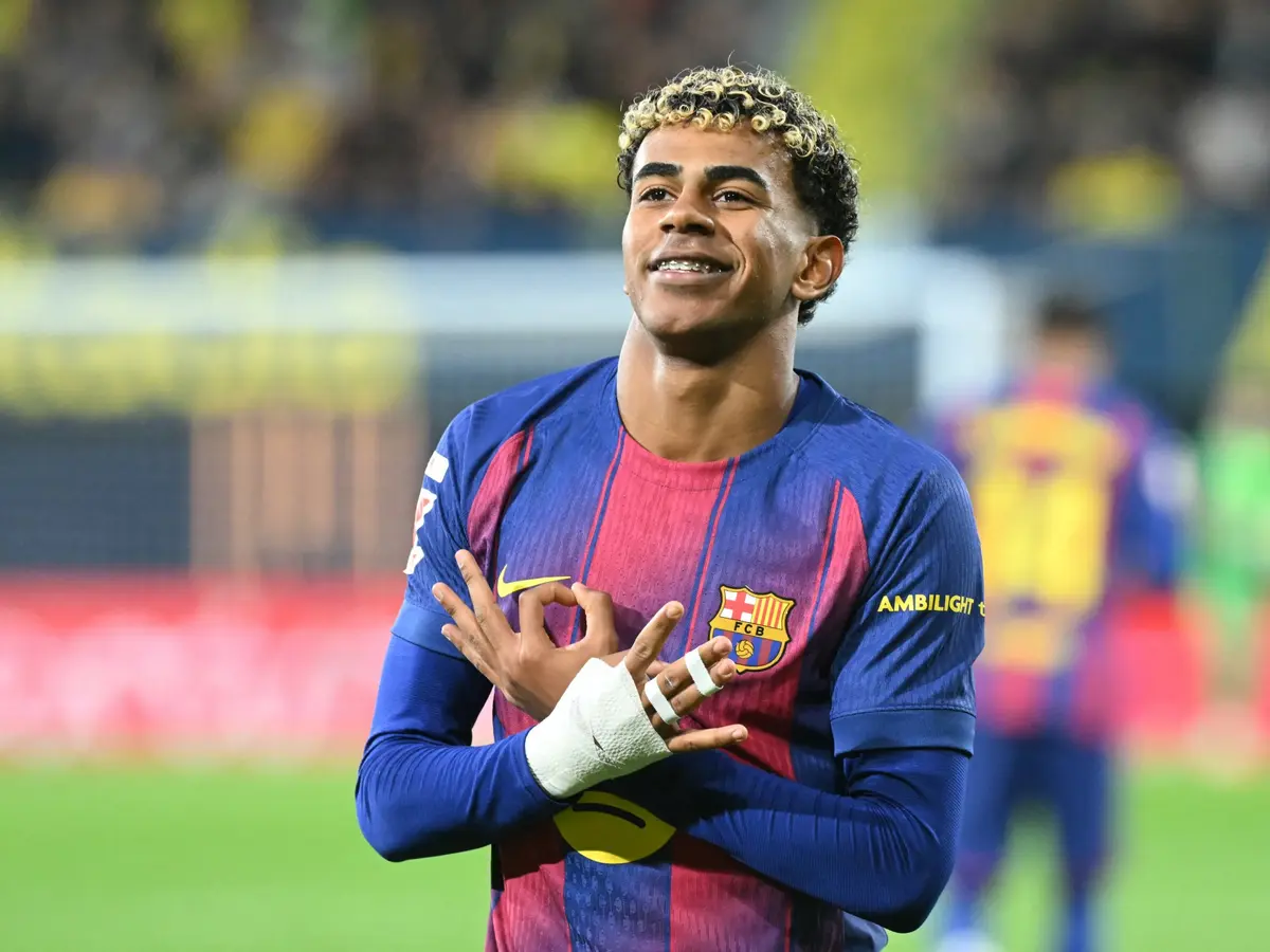 يظن نفسه ميسي.. “طفل” لاماسيا يهاجم برشلونة ويسخر من لامين جمال