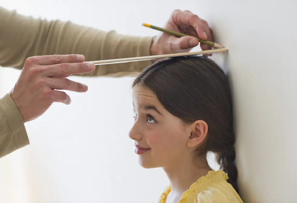 المناخ الحار الرطب وتأثيره الخفي على نمو الأطفال