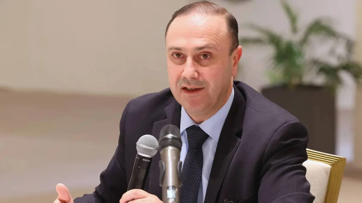 الحكومة تنفي معلومات مضللة حول مشروع مدينة عمرة وتتوعد مروجيها بالمساءلة القانونية