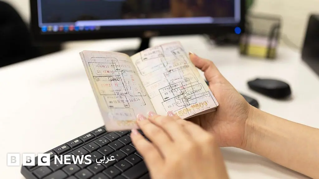 هل توشك أختام جوازات السفر على الاختفاء؟ - BBC News عربي