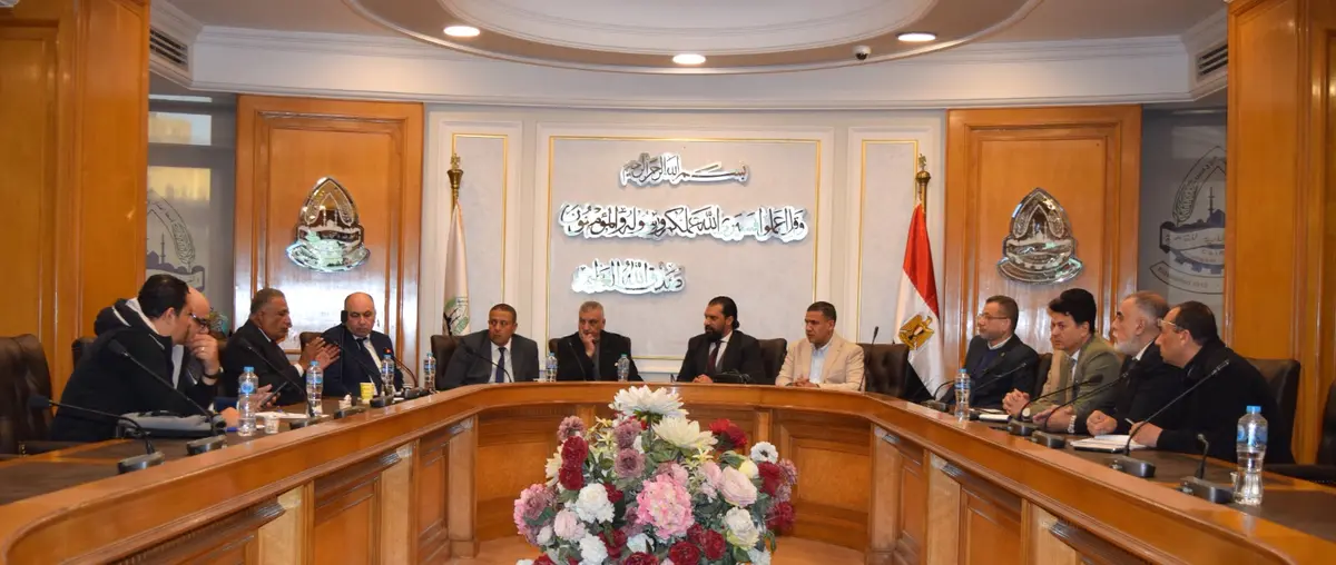 لجنة تجار الملابس الجاهزة تبحث تسهيل إجراءات تراخيص المحال التجارية والصناعية - أموال الغد