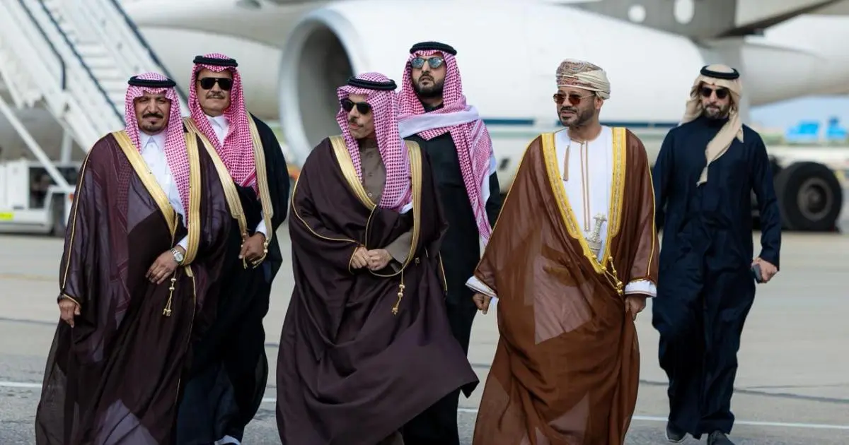 فيصل بن فرحان يصل عمان لعقد مجلس التنسيق المشترك