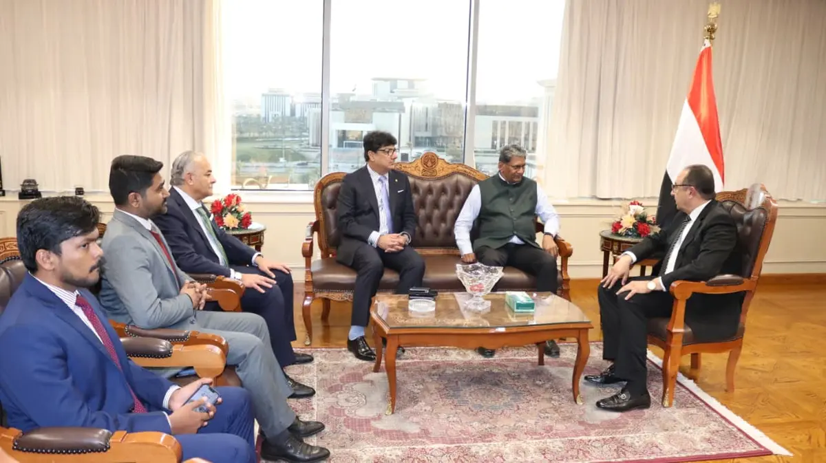 وزير قطاع الأعمال يبحث مع السفير الهندي وشركة الفنادق الهندية تعزيز التعاون وفرص الاستثمار - أموال الغد