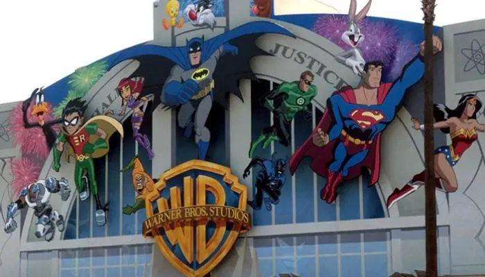 باراماونت تشعل المنافسة على وارنر براذرز بعرض استحواذ جديد