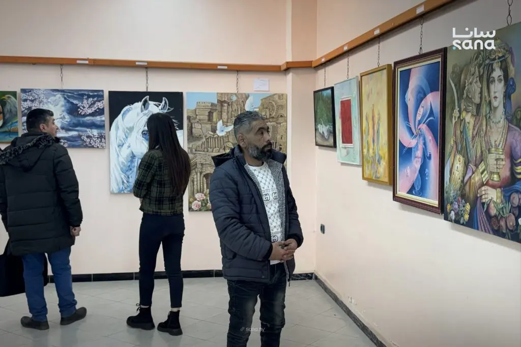 معرض فني متنوع في صالة اتحاد الفنانين التشكيليين بطرطوس بمناسبة عيد التحرير