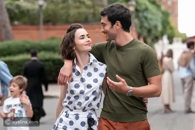 5 إطلالات من Emily in Paris تعيد النقشات إلى الواجهة