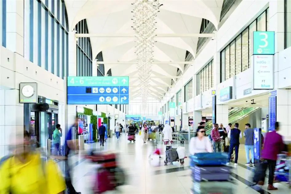 مطارات دبي تصدر إرشادات حول الأمتعة خلال «أيام الذروة»