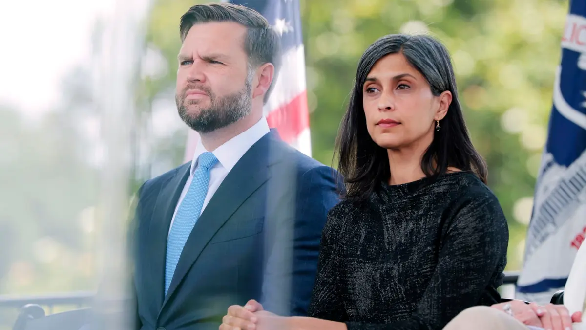 هكذا هاجم نائب ترامب مذيعا يمينيا استخف بزوجته