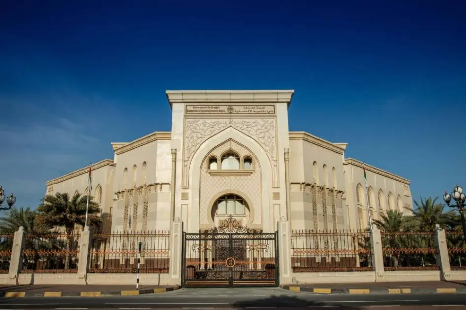 «اقتصادية الشارقة» تجتاز اختبار موارد بشرية في الـ«آيزو»